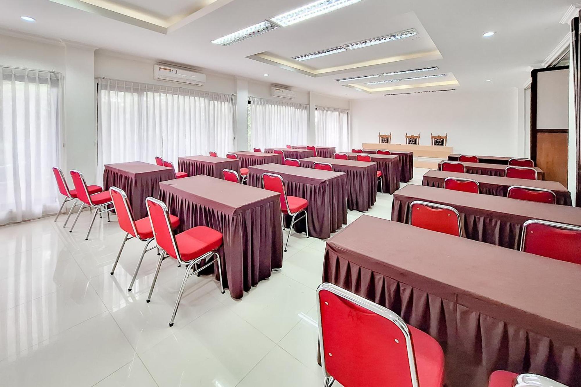 Urbanview Hotel Tridaya Cisarua Puncak Екстер'єр фото