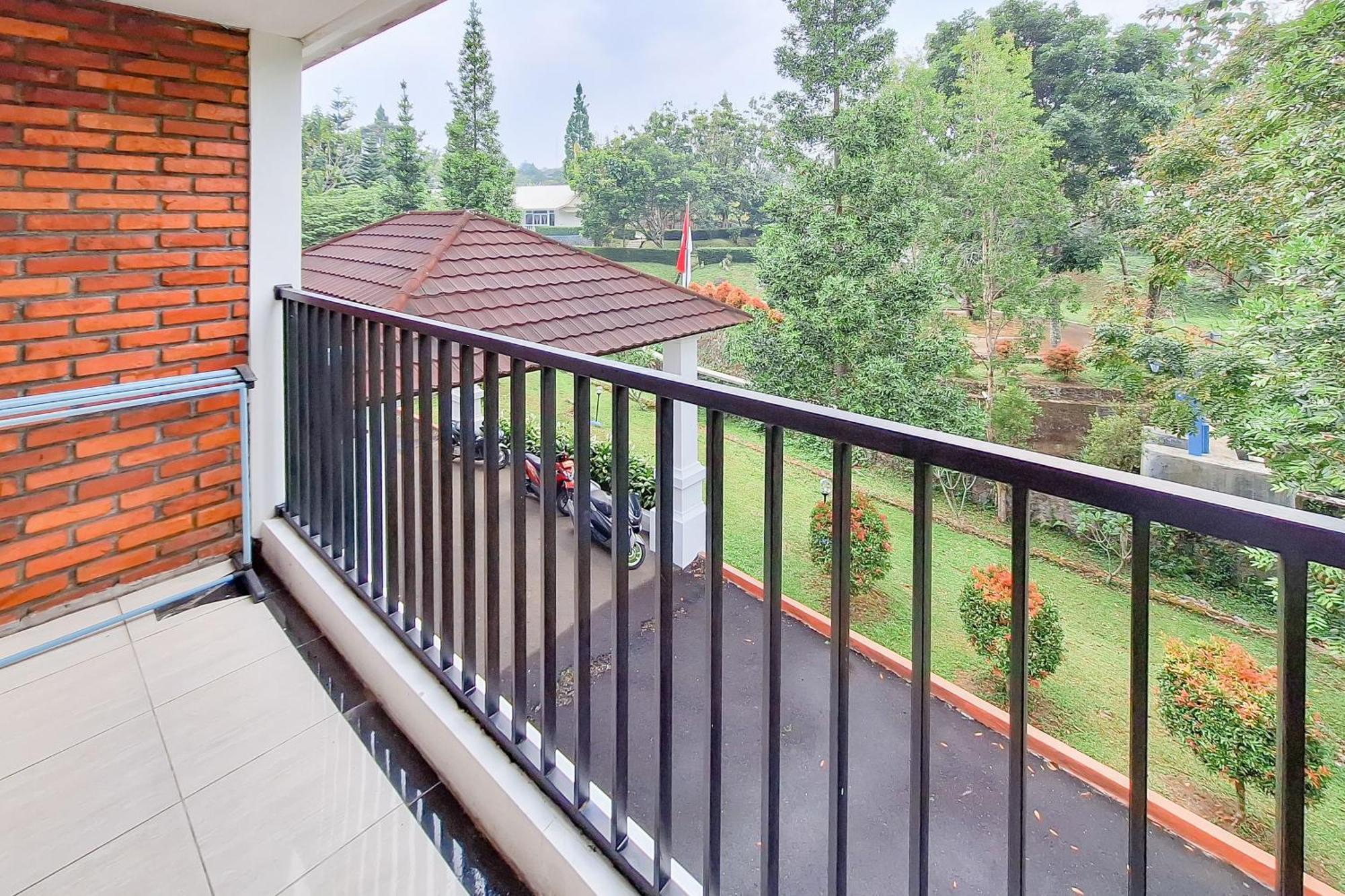 Urbanview Hotel Tridaya Cisarua Puncak Екстер'єр фото