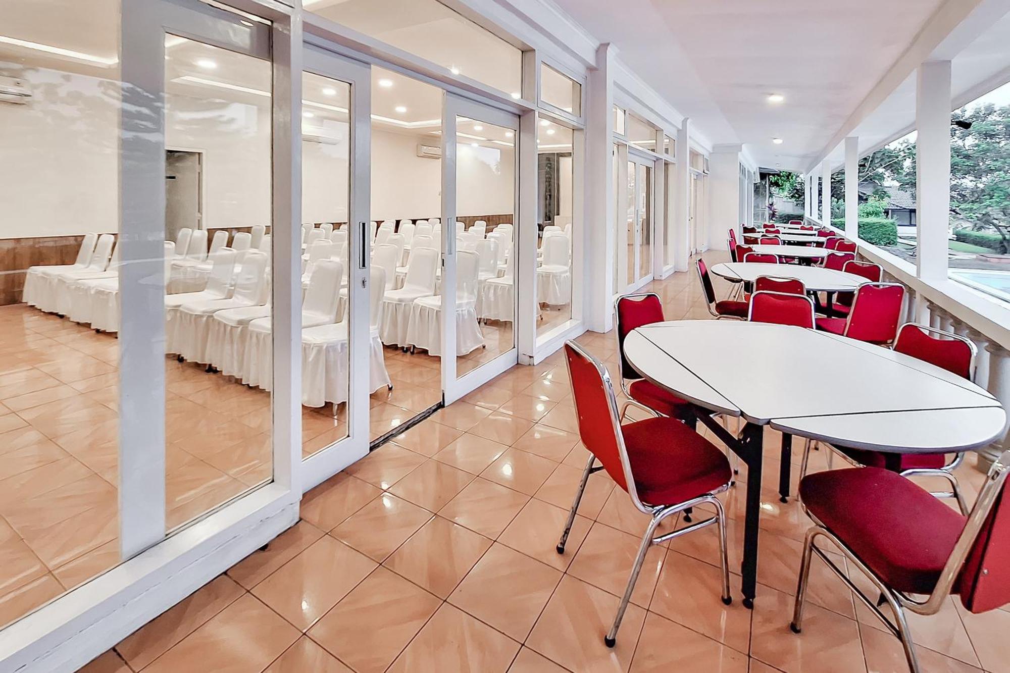Urbanview Hotel Tridaya Cisarua Puncak Екстер'єр фото