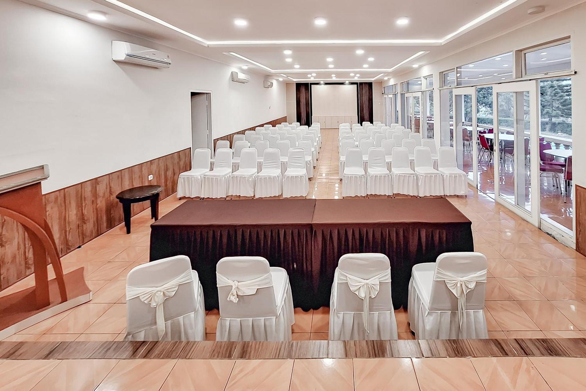 Urbanview Hotel Tridaya Cisarua Puncak Екстер'єр фото