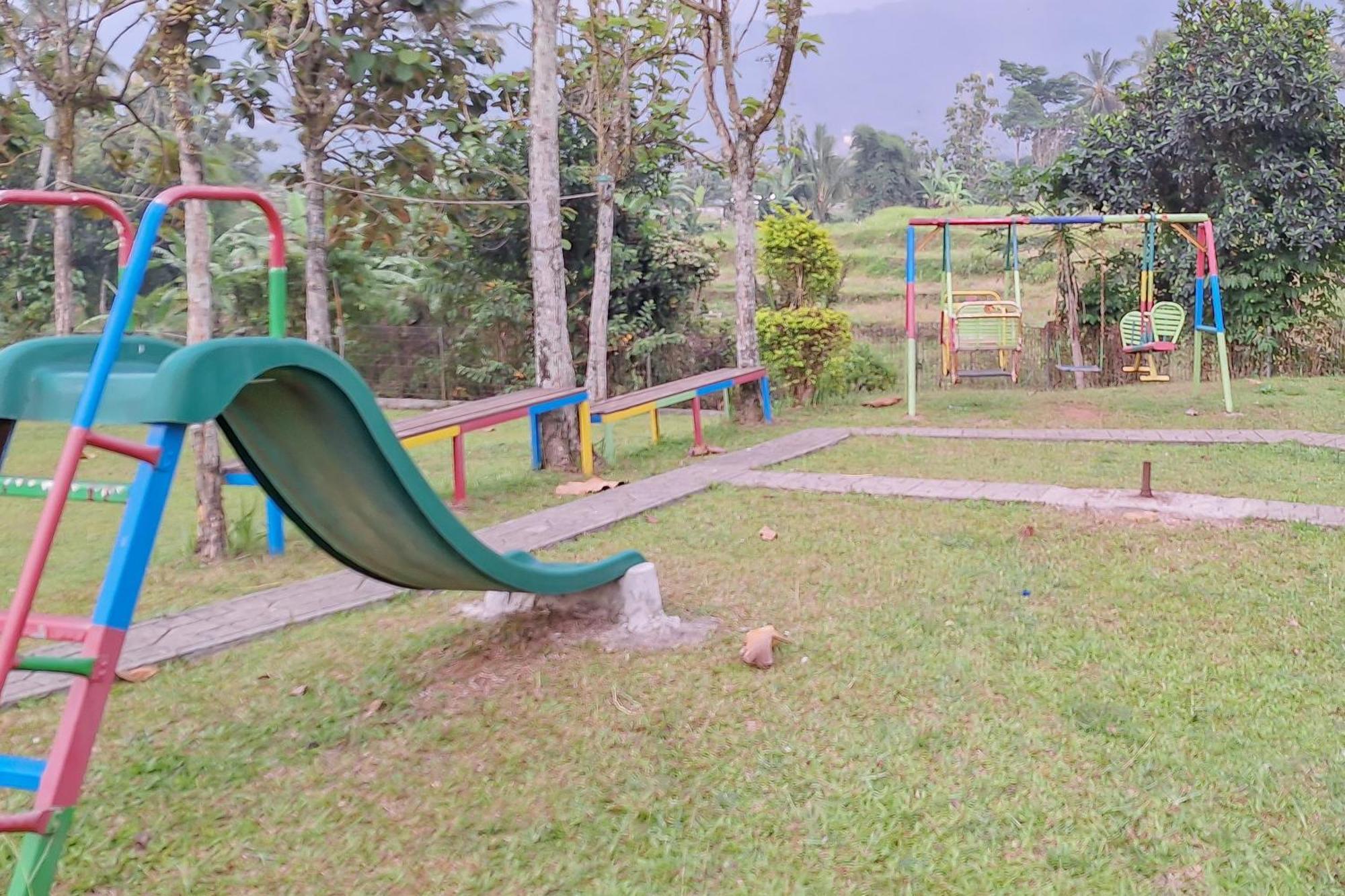 Urbanview Hotel Tridaya Cisarua Puncak Екстер'єр фото
